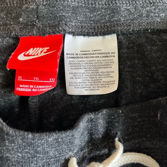 💜GUC Nike Cropped Sweat pants, grey in XL - Picture 2 of 7